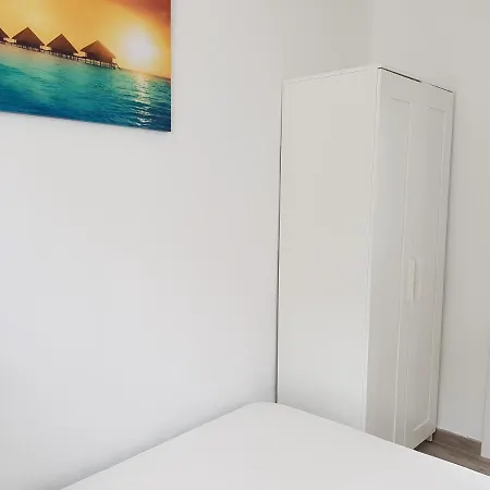 Ground Floor Dolphin House Apartment *